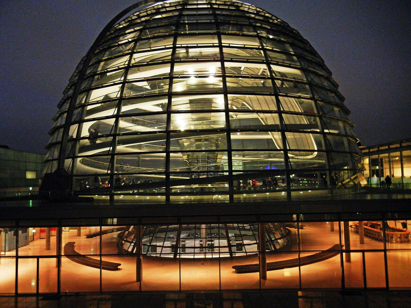 berlin-reichstag-kopula-infoloty.jpg